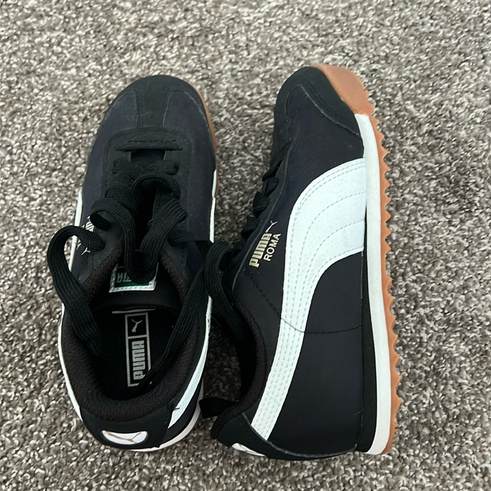 Never worn Puma Roma sneakers